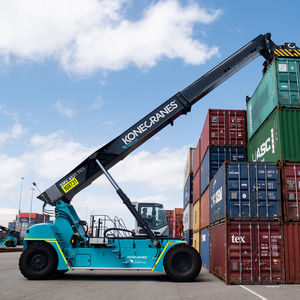 Konecranes reach stacker with Flow Drive_