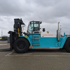 Two special Konecranes lift trucks motoring to Saint Petersburg, Russia_image