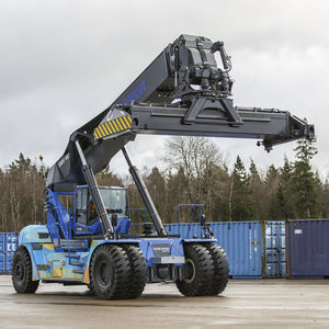 Absolut reach stacker 2