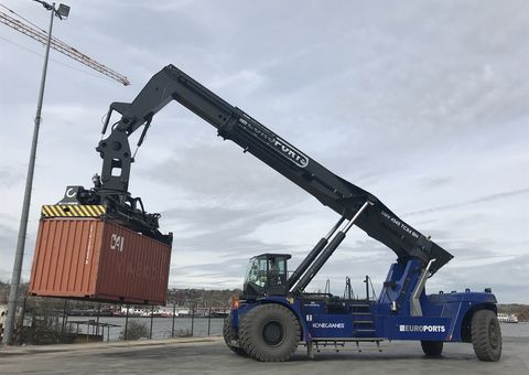 Barge Handler in operation