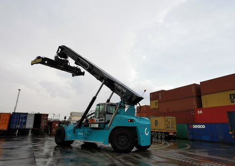 Konecranes reach stacker with Flow Drive