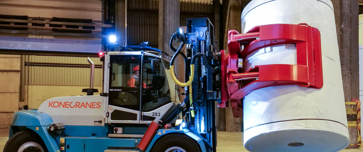 Forklift - pulp and paper- image