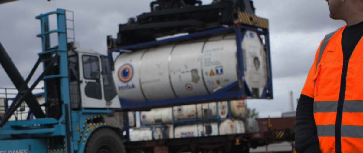 A person operating a Konecranes lifttruck.